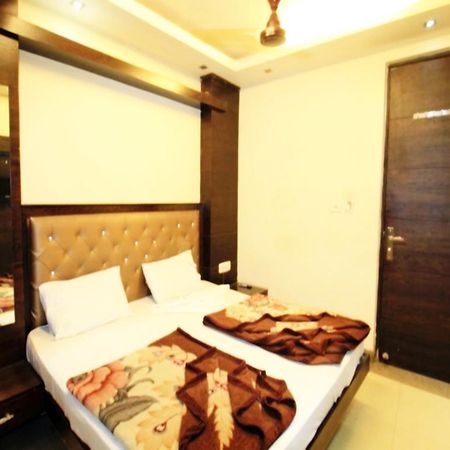 โอโย 13252 โฮเต็ล แชนเดอร์ พาเลซ Hotel นิวเดลี ภายนอก รูปภาพ