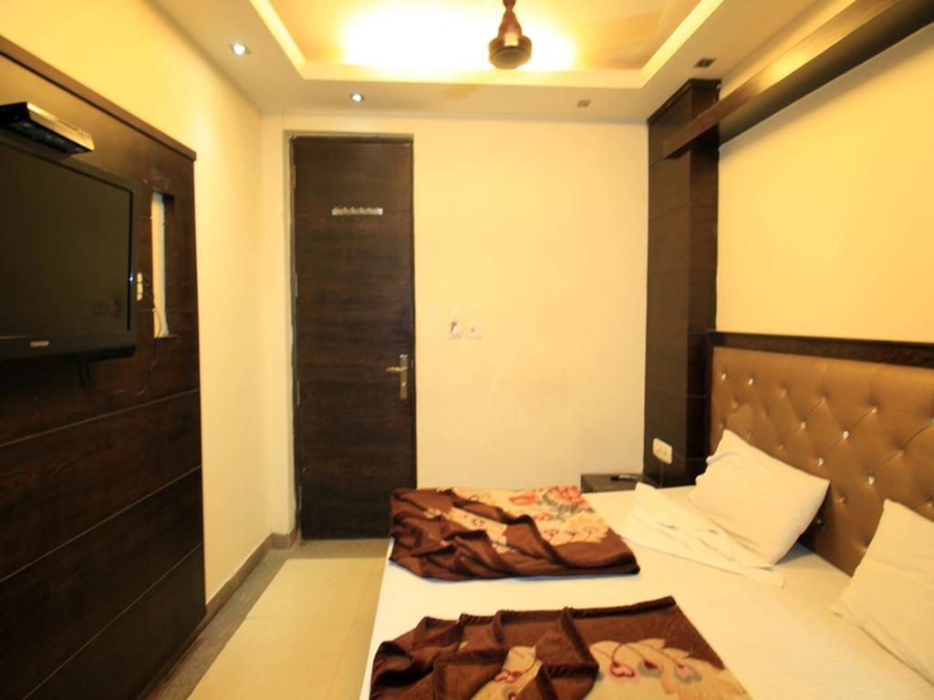 โอโย 13252 โฮเต็ล แชนเดอร์ พาเลซ Hotel นิวเดลี ภายนอก รูปภาพ
