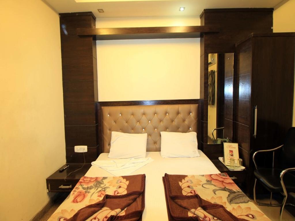 โอโย 13252 โฮเต็ล แชนเดอร์ พาเลซ Hotel นิวเดลี ภายนอก รูปภาพ