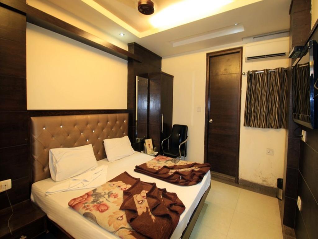 โอโย 13252 โฮเต็ล แชนเดอร์ พาเลซ Hotel นิวเดลี ภายนอก รูปภาพ