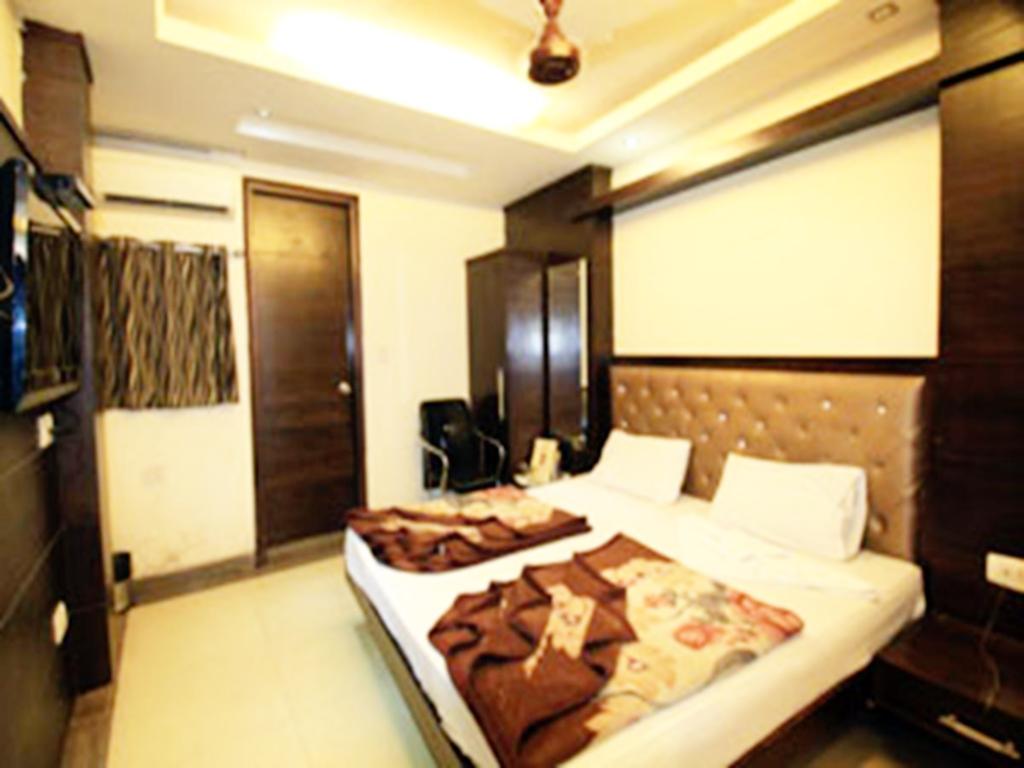 โอโย 13252 โฮเต็ล แชนเดอร์ พาเลซ Hotel นิวเดลี ภายนอก รูปภาพ