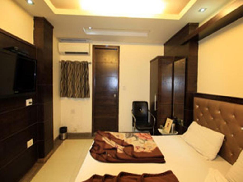 โอโย 13252 โฮเต็ล แชนเดอร์ พาเลซ Hotel นิวเดลี ภายนอก รูปภาพ