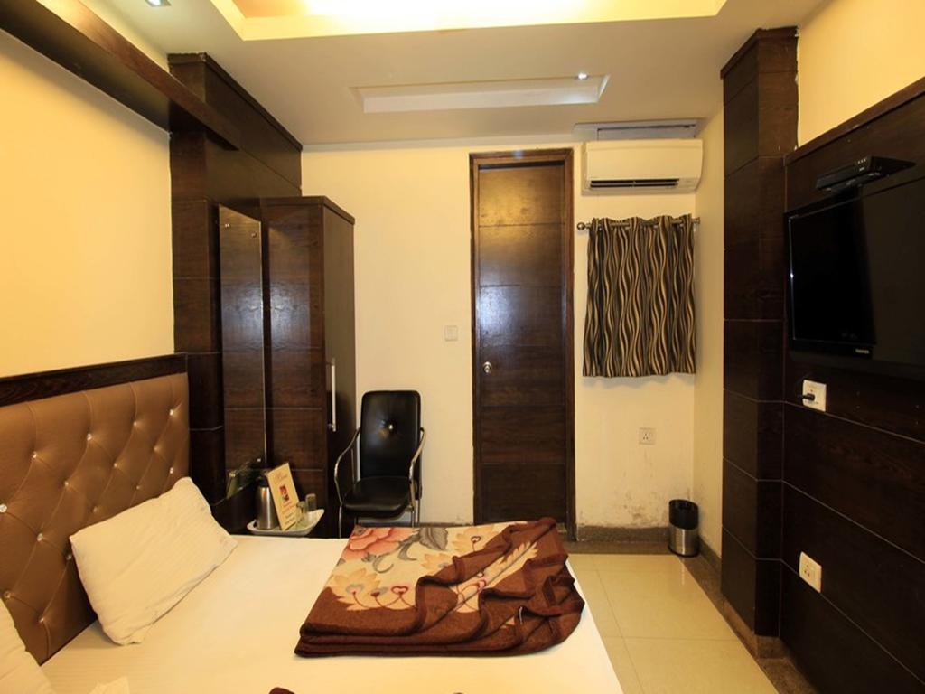 โอโย 13252 โฮเต็ล แชนเดอร์ พาเลซ Hotel นิวเดลี ภายนอก รูปภาพ